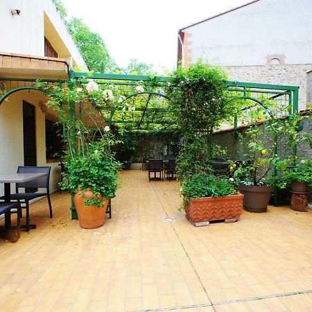 Hotel des Arcades Céret Exterior foto