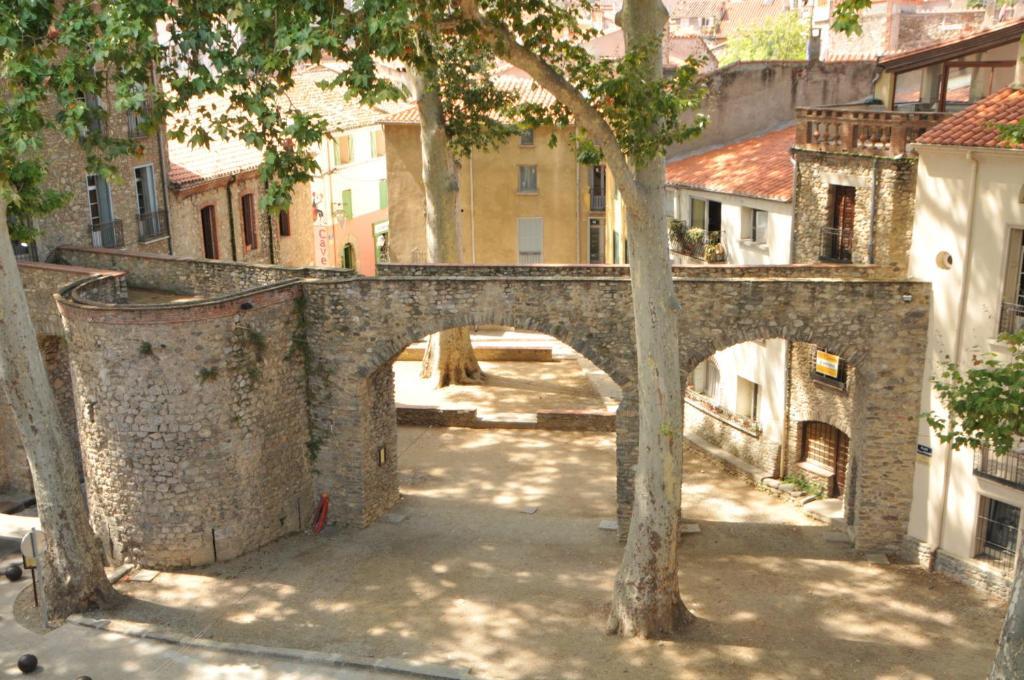 Hotel des Arcades Céret Habitación foto