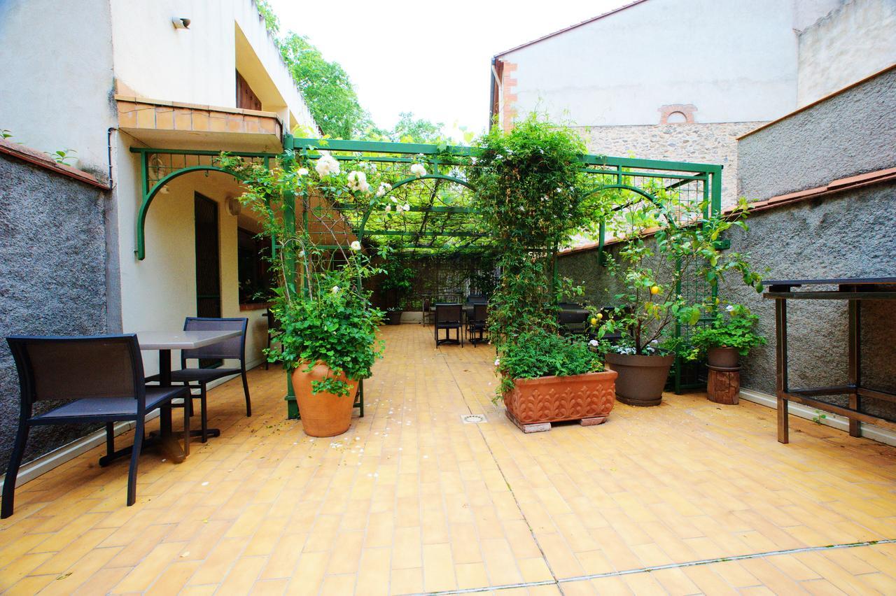 Hotel des Arcades Céret Exterior foto